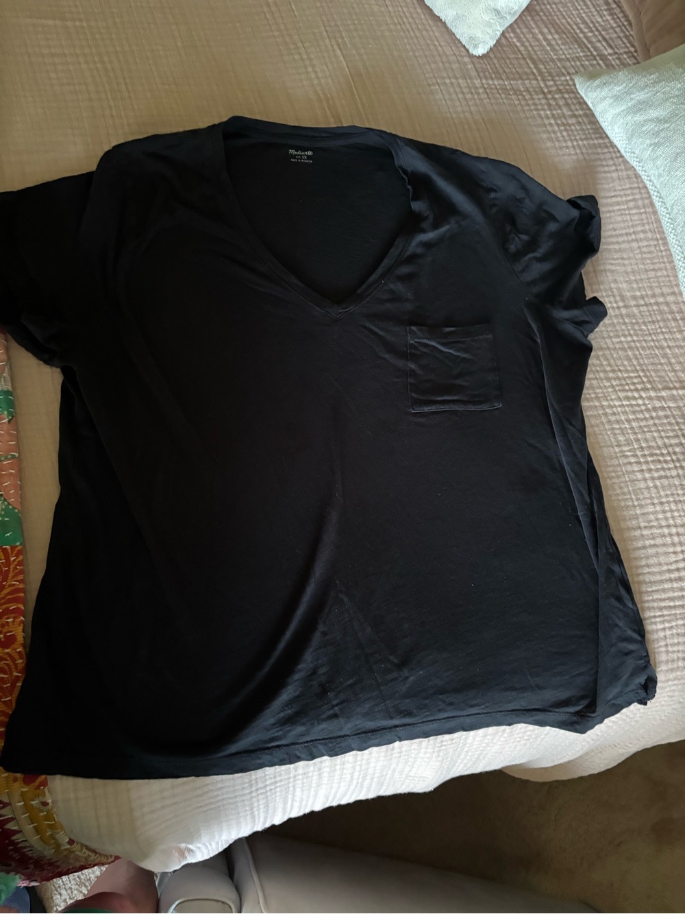Madewell v neck pocket tee